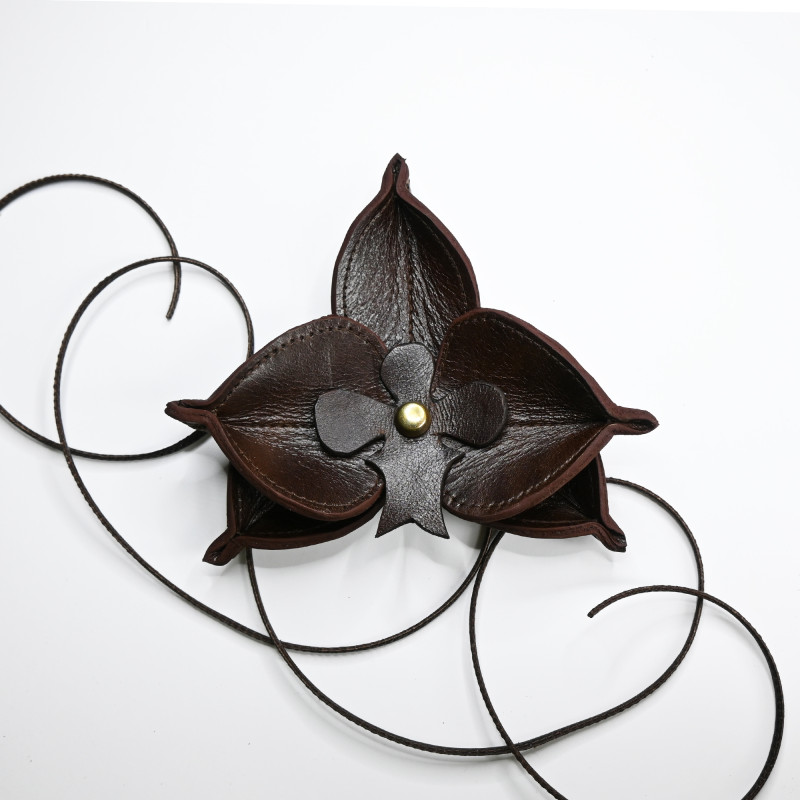 copy of Orchidée en cuir bordeaux
