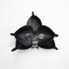 Orchidée en cuir noir